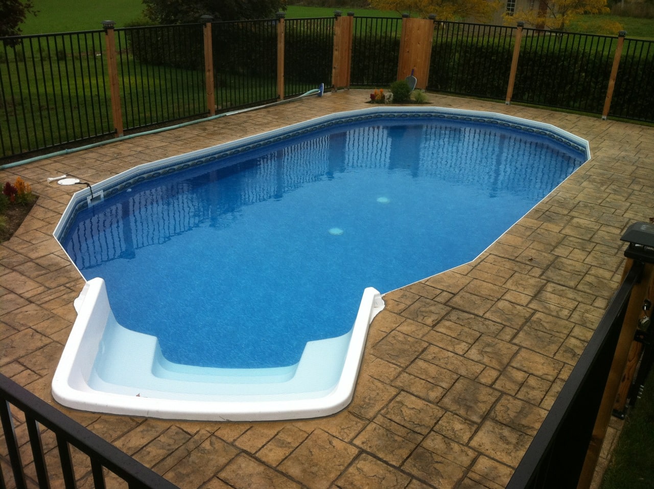 Ultimate Oval 8rad stair inground pool